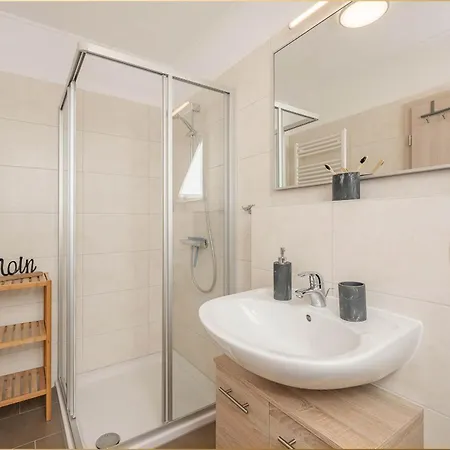 Sandhase Og Appartement